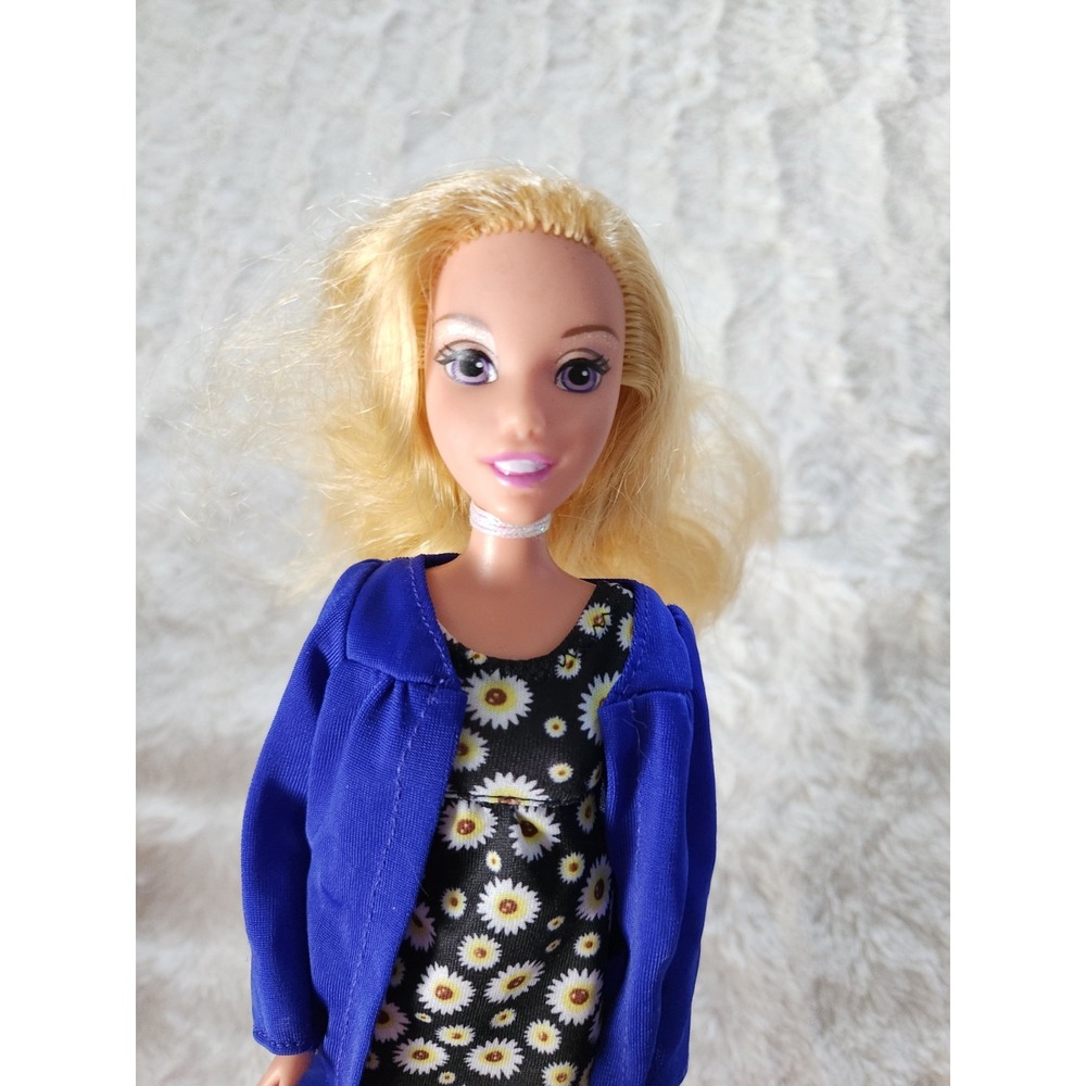 Disney 2009 Aurora Doll‎ Dress With Floral Dress Blue Jacket Yellow Shoes - Picture 4 of 6